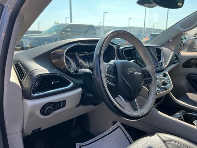 Used 2021 Chrysler Pacifica Limited AWD/4WD image 9