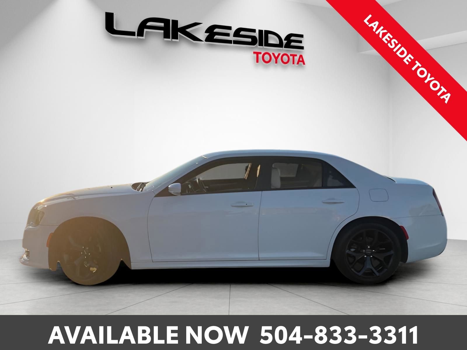 Used 2021 Chrysler 300 Touring L image 3