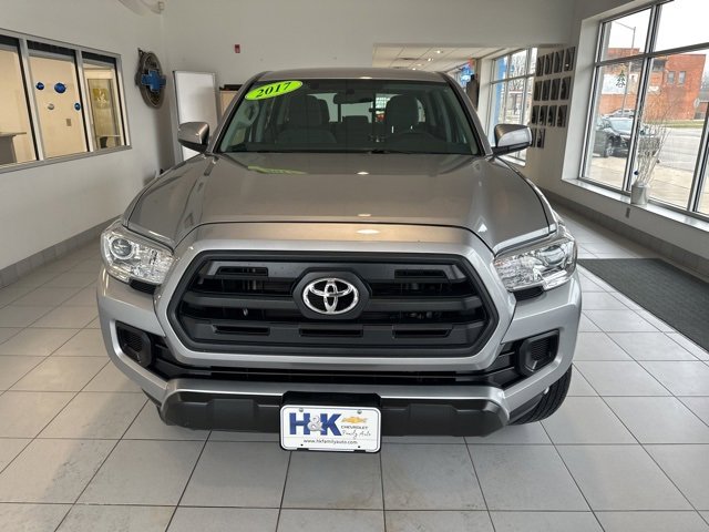 Used 2017 Toyota Tacoma SR image 2