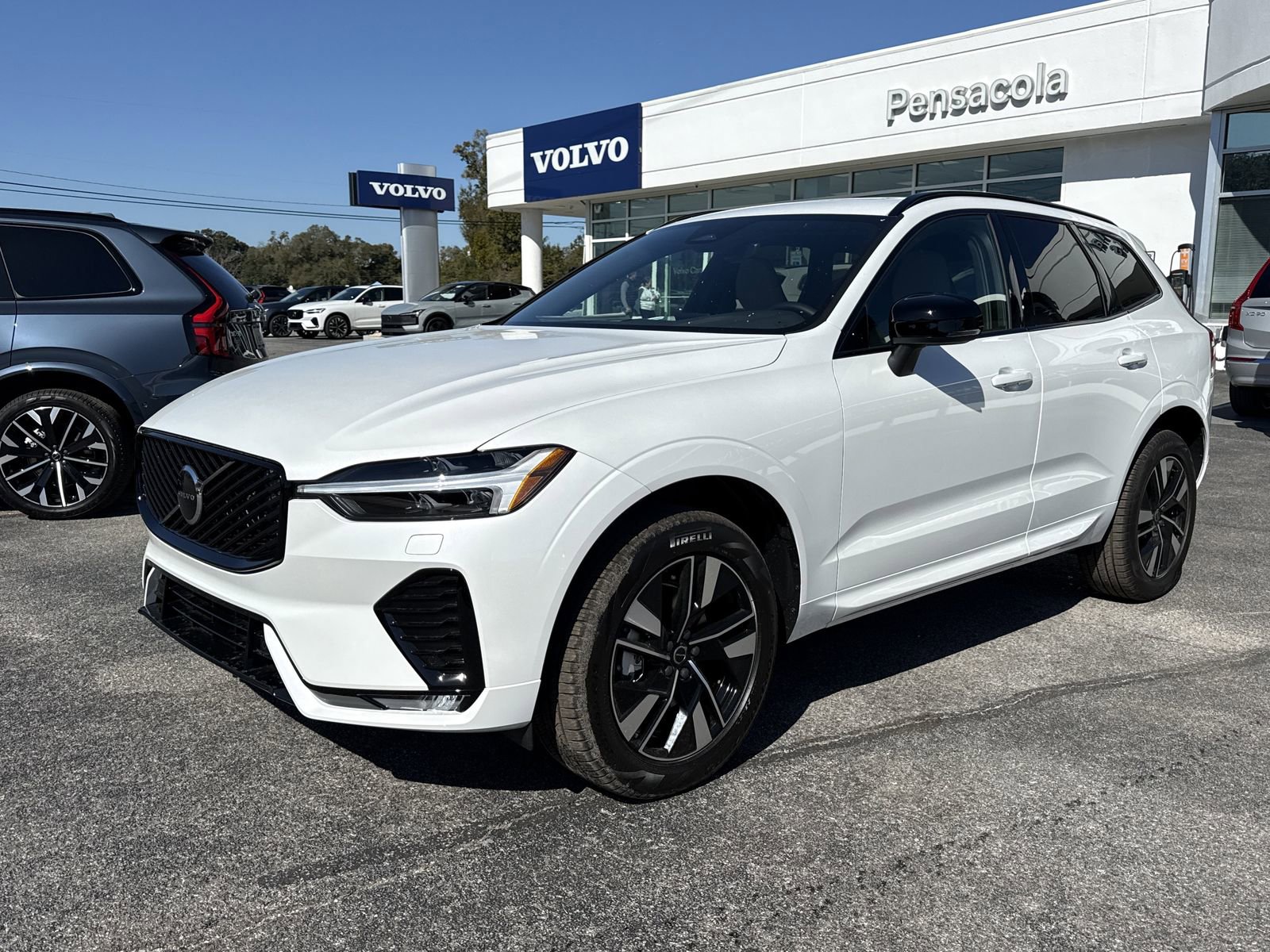 New 2026 Volvo XC60 B5 Core w/ Climate Package