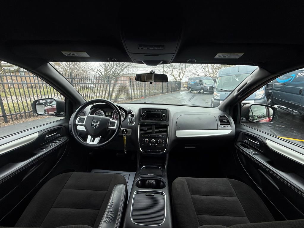 Used 2016 Dodge Grand Caravan SXT image 12