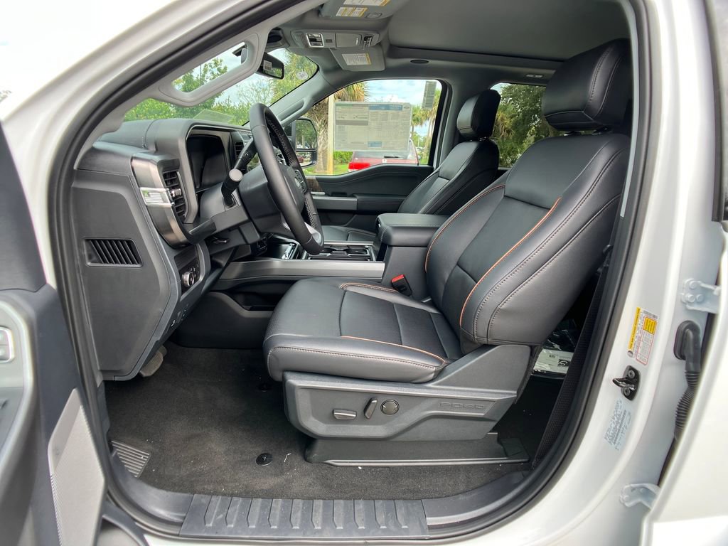 New 2026 Ford F250 Lariat w/ Black Appearance Package image 28