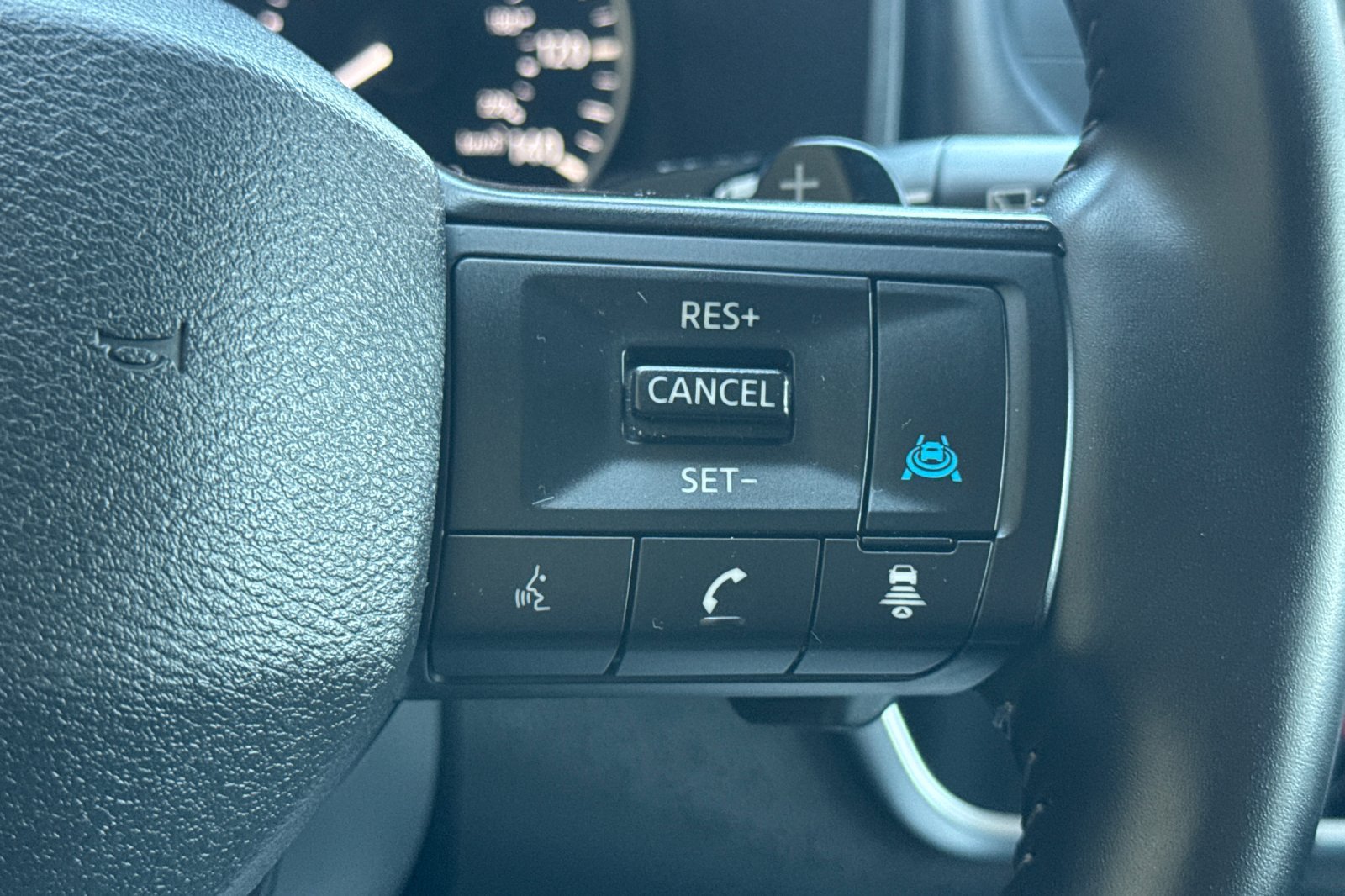 Certified 2025 Nissan Rogue SV AWD/4WD image 30