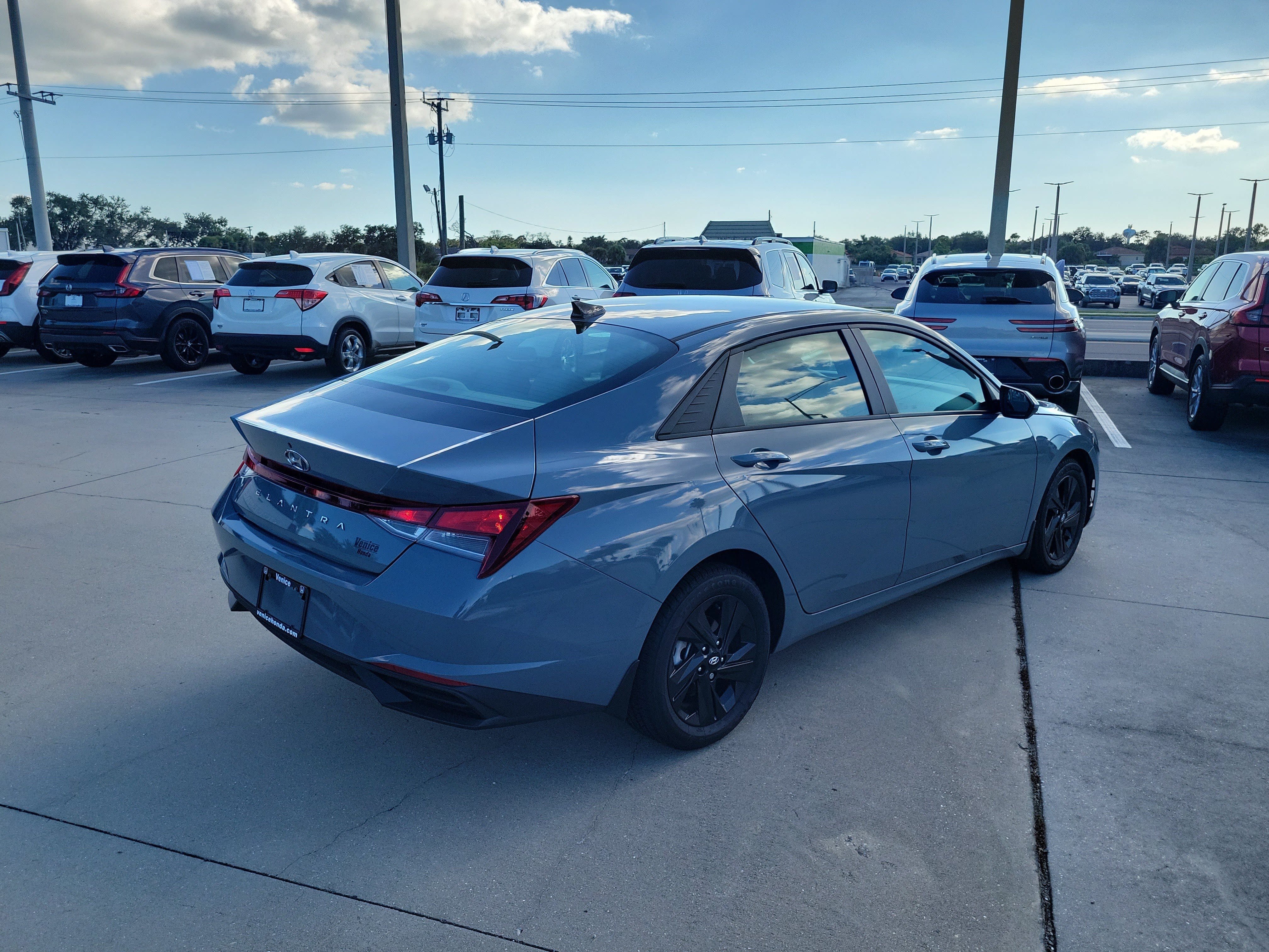 Used 2023 Hyundai Elantra SEL FWD image 9