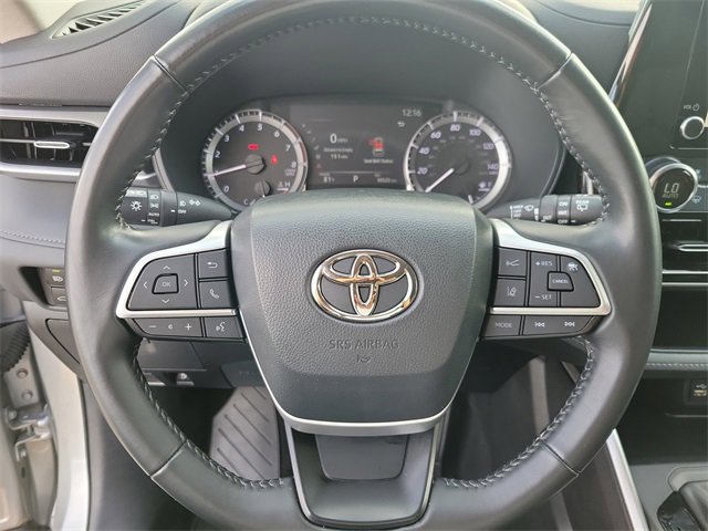 Used 2023 Toyota Highlander LE image 19