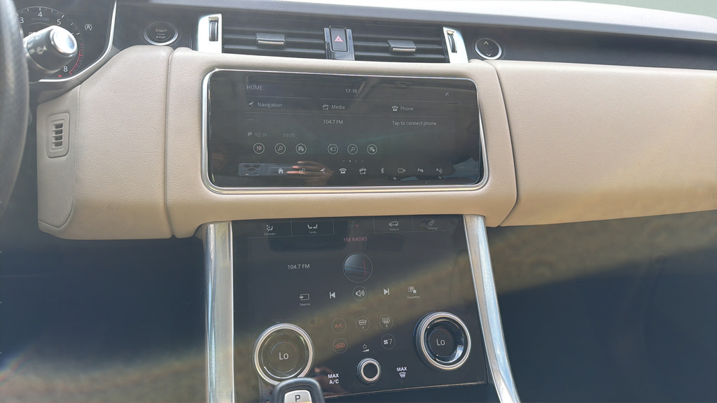 Used 2019 Land Rover Range Rover Sport SE AWD/4WD image 16