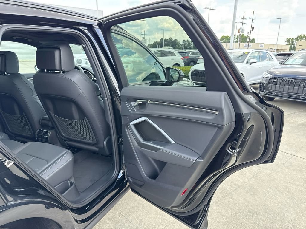 New 2025 Audi Q3 2.0T Premium image 17