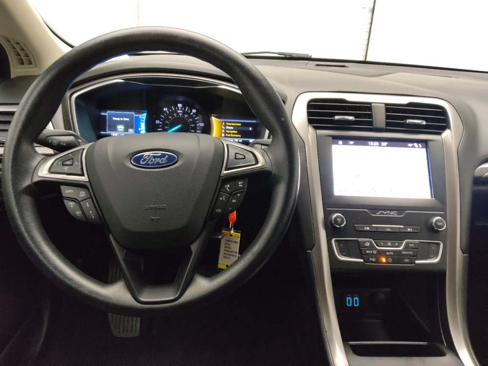 Used 2019 Ford Fusion SE image 22