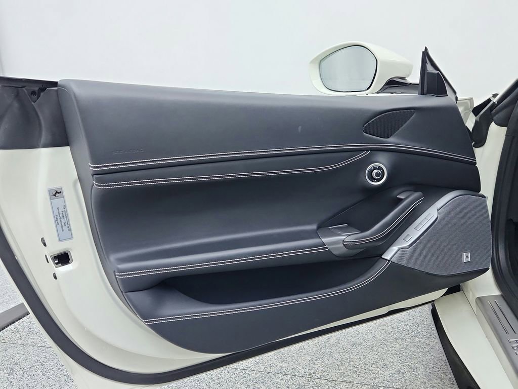 Used 2020 Ferrari Portofino Base image 26