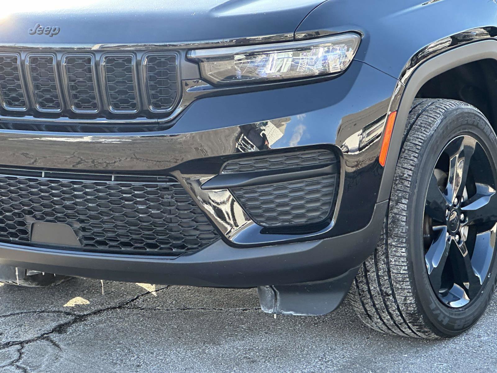 Used 2024 Jeep Grand Cherokee Altitude image 7