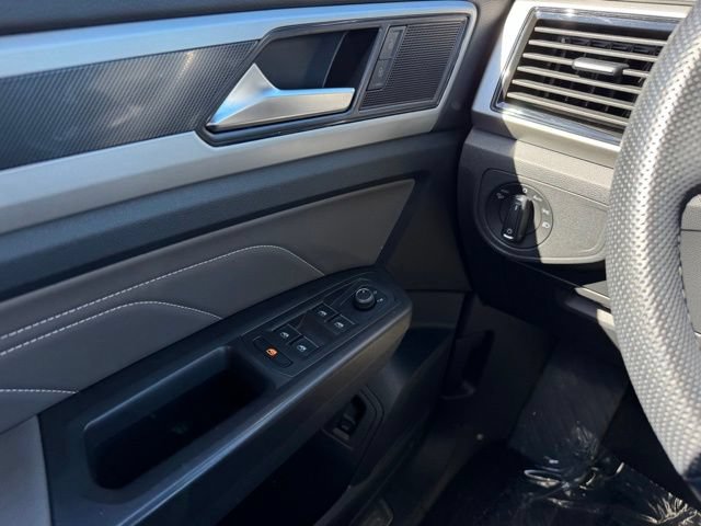 Used 2022 Volkswagen Atlas Cross Sport SEL R-Line AWD/4WD image 32