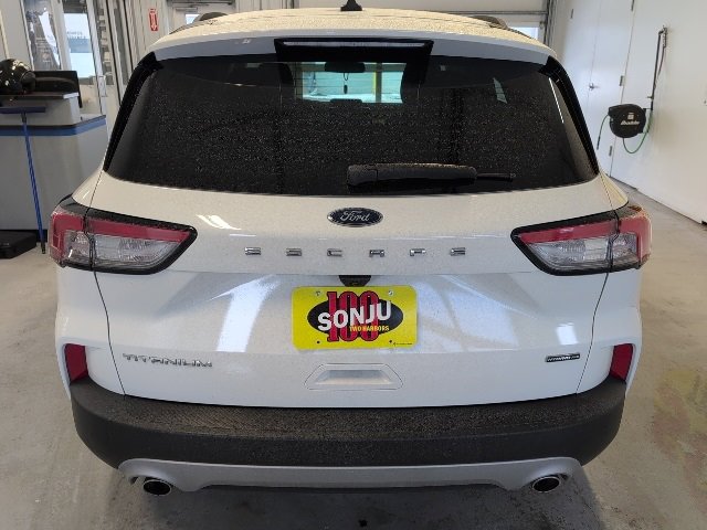 Used 2020 Ford Escape Titanium image 4