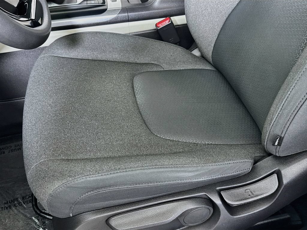 Used 2023 Kia Carnival LX w/ Paint Protection Package FWD image 18
