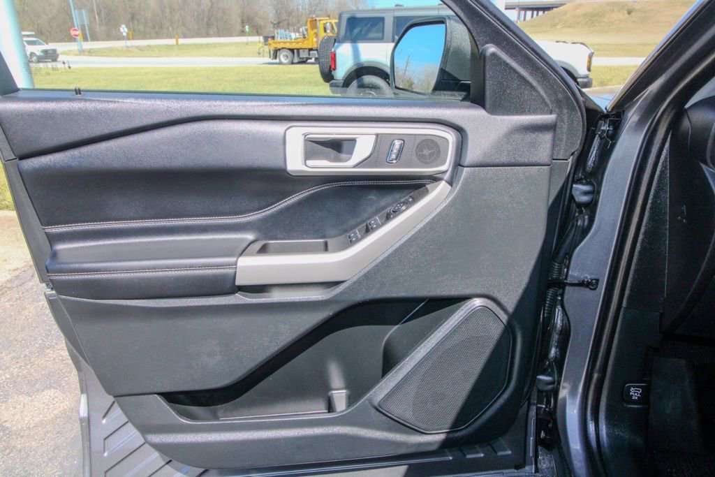 Used 2023 Ford Explorer XLT w/ Equipment Group 202A image 12