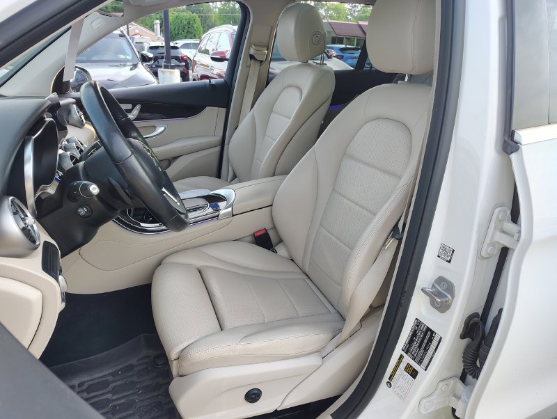 Used 2020 Mercedes-Benz GLC 300 4MATIC image 10