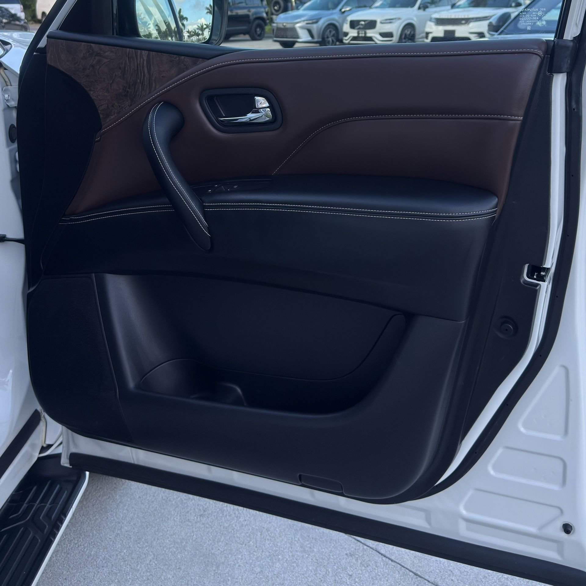 Used 2024 INFINITI QX80 Premium Select w/ Cargo Package image 24