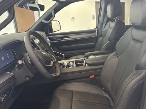 New 2026 Jeep Grand Wagoneer L 4WD w/ Premium Group I image 18