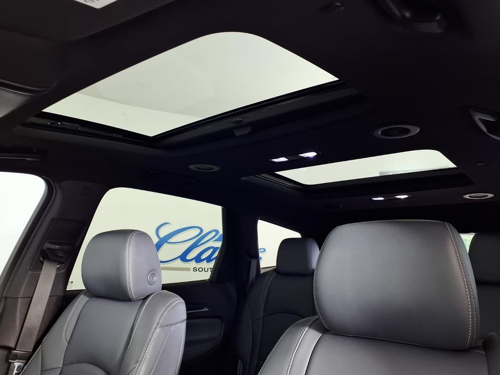 Used 2023 Buick Enclave Essence w/ Experience Buick Package FWD image 16