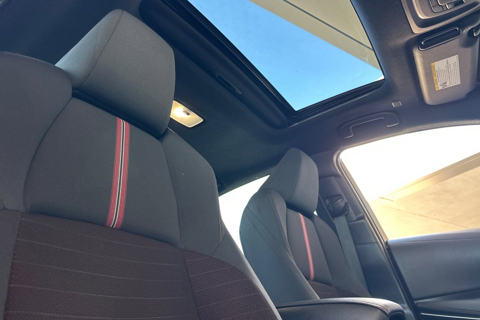 Used 2023 Toyota Corolla SE w/ SE Package image 13