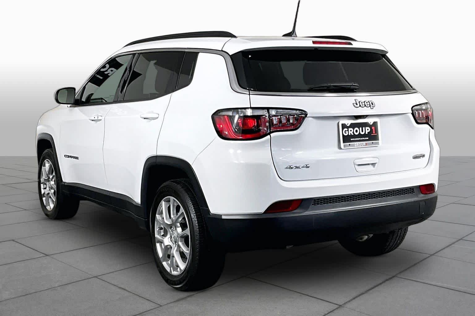 Used 2024 Jeep Compass Latitude AWD/4WD image 12