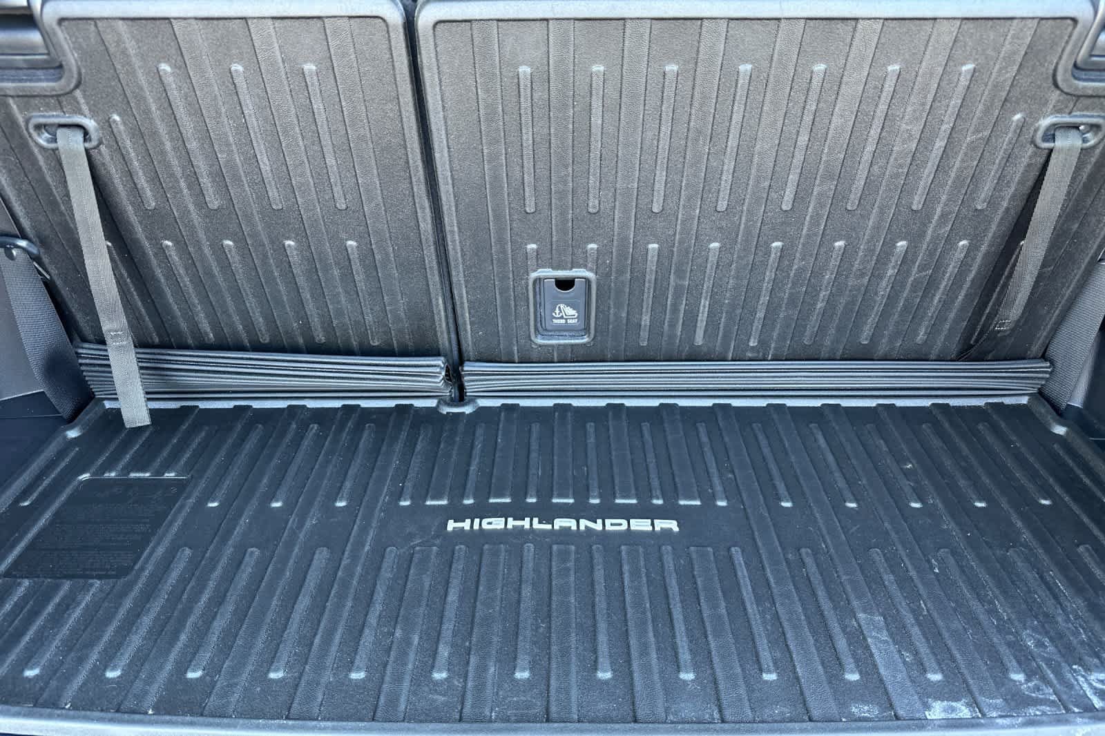 Used 2022 Toyota Highlander XLE AWD/4WD image 17