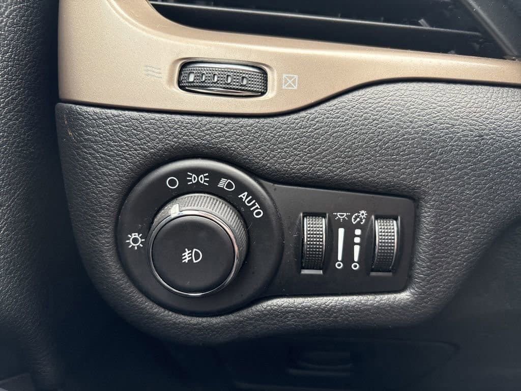 Used 2016 Jeep Cherokee High Altitude image 25