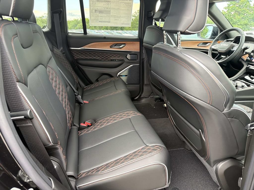 New 2026 Jeep Grand Cherokee Summit w/ Obsidian Package AWD/4WD image 25
