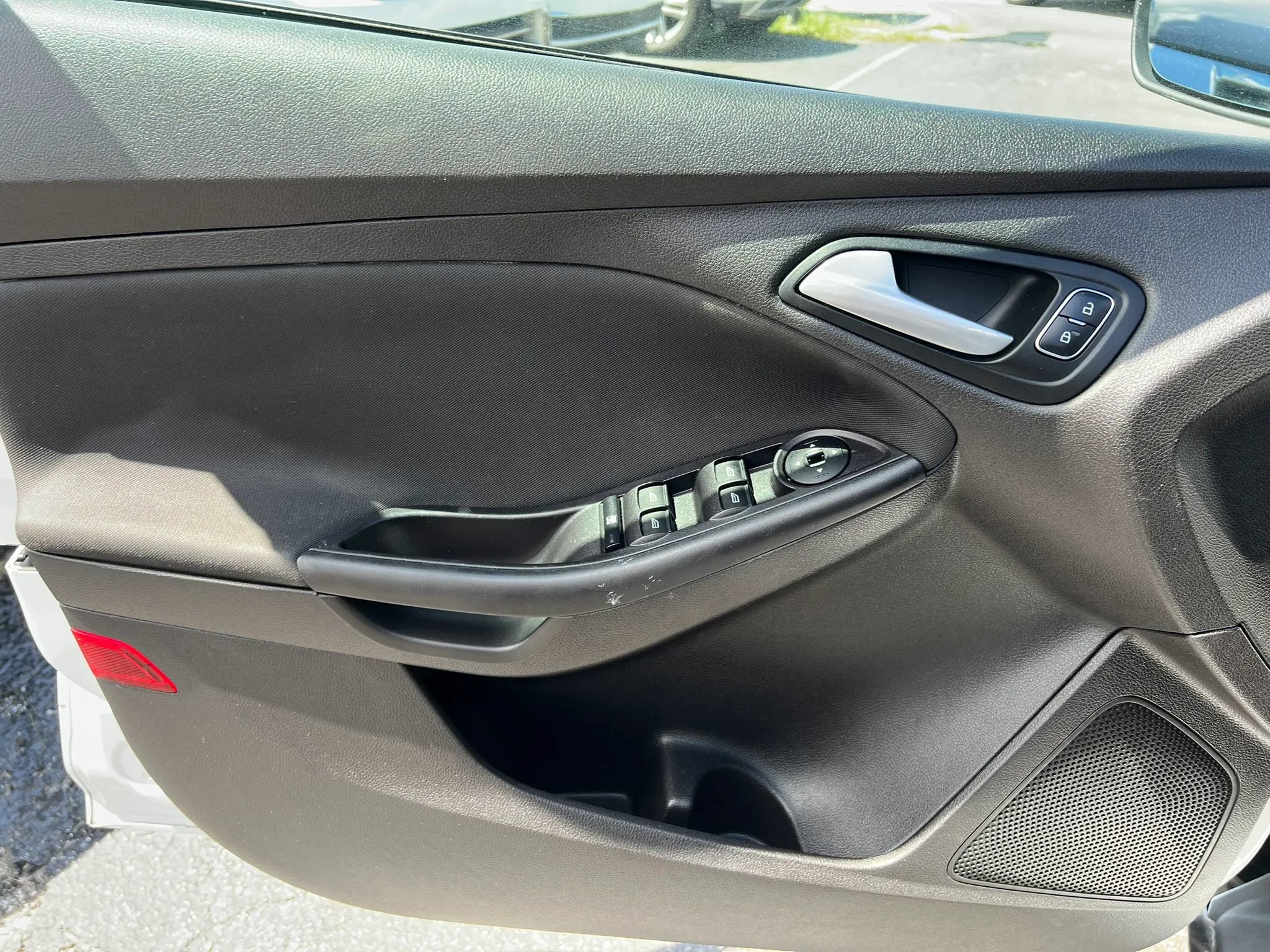 Used 2015 Ford Focus SE FWD image 9