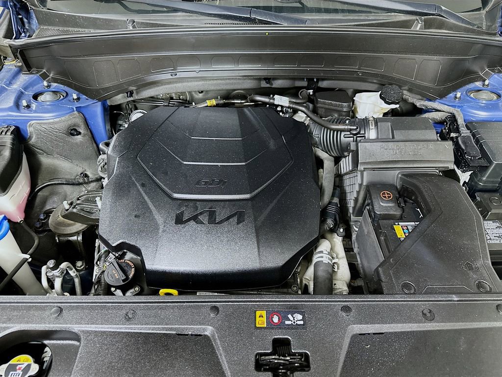 Used 2023 Kia Telluride EX w/ EX Captain's Chair Package image 9