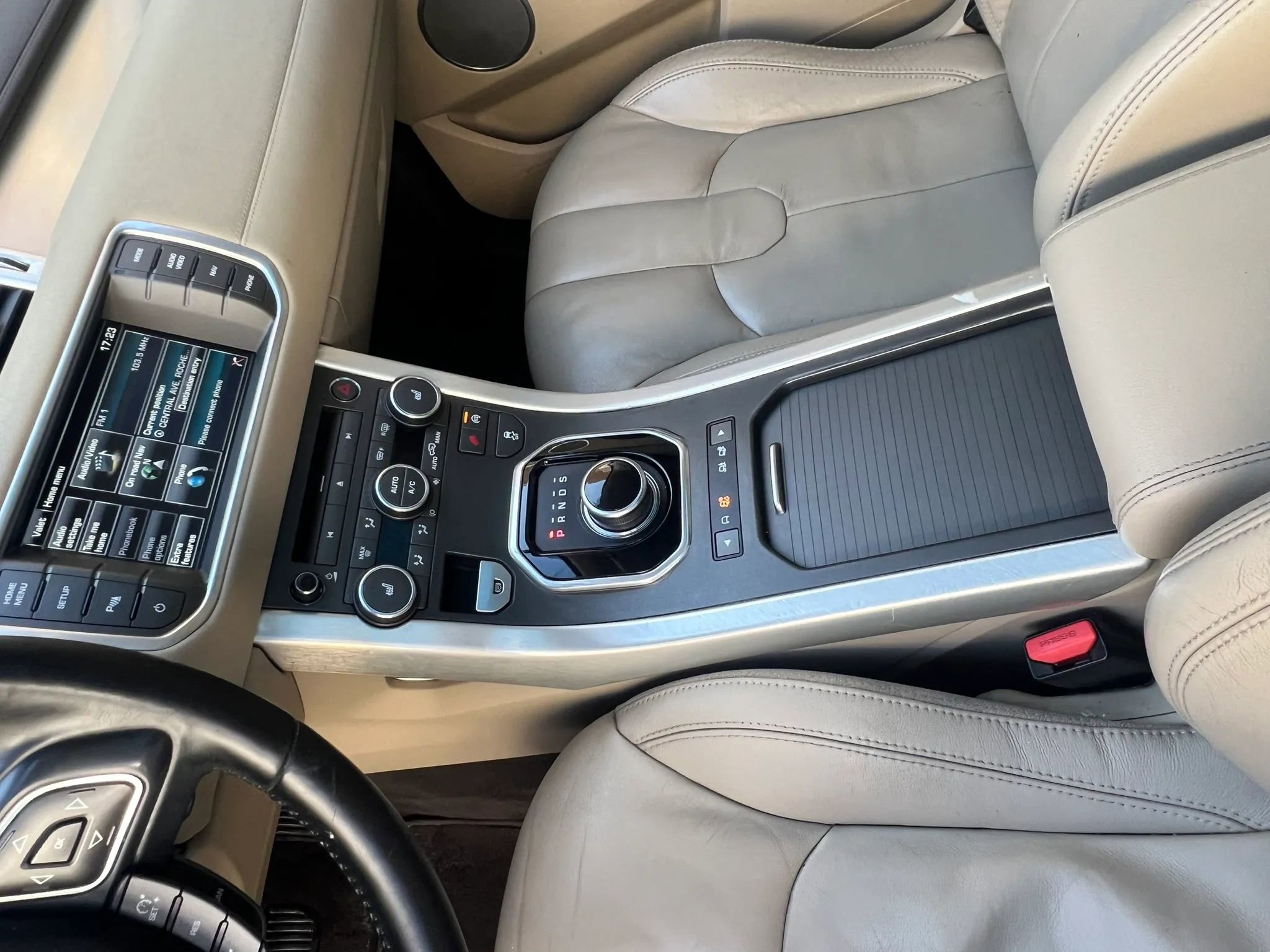 Used 2014 Land Rover Range Rover Evoque Pure Plus image 21