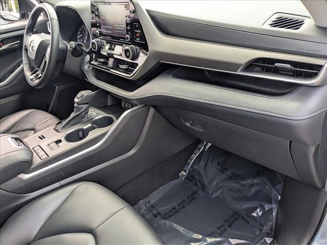 Used 2021 Toyota Highlander XLE image 22