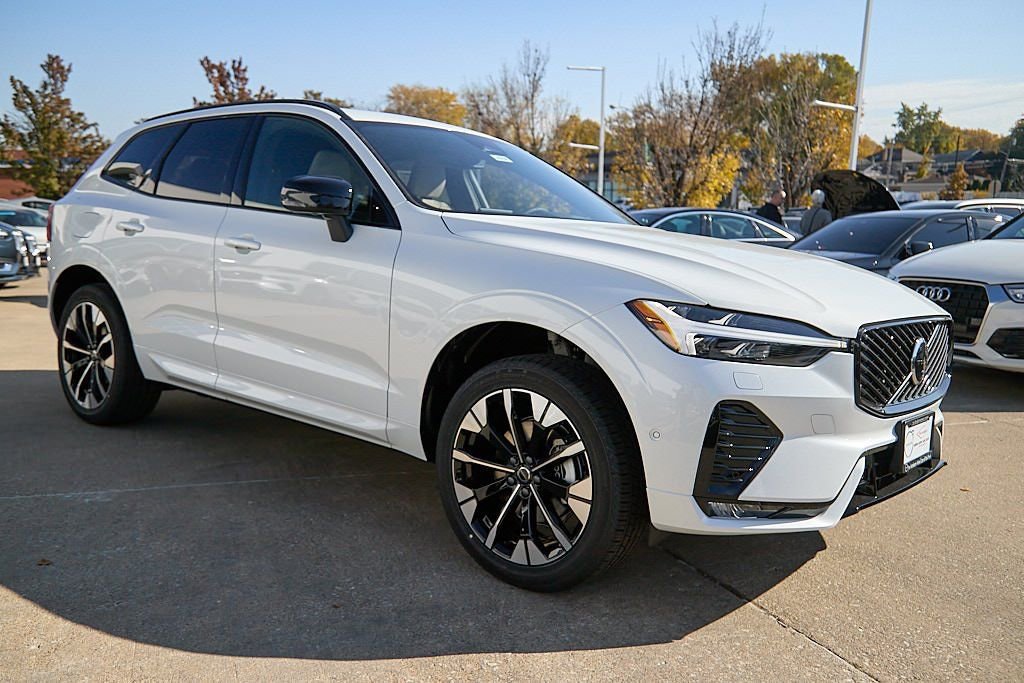 New 2026 Volvo XC60 B5 Plus w/ Protection Package Premier image 4