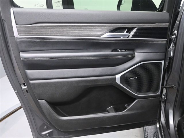 Used 2024 Jeep Wagoneer L Series II w/ Flexible Seating Group image 15