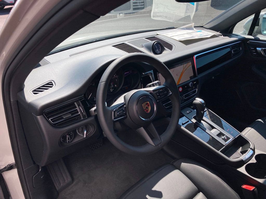Certified 2025 Porsche Macan image 23