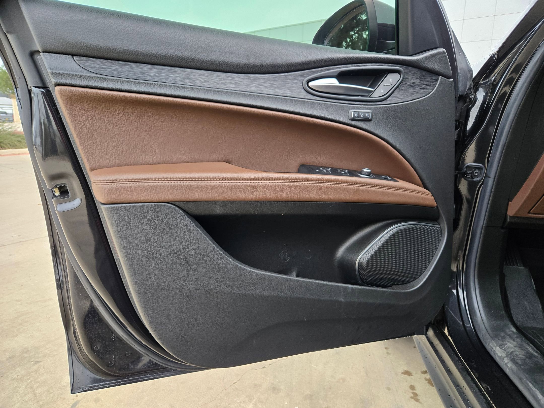 Used 2021 Alfa Romeo Stelvio Sprint w/ Nero Edizione image 11