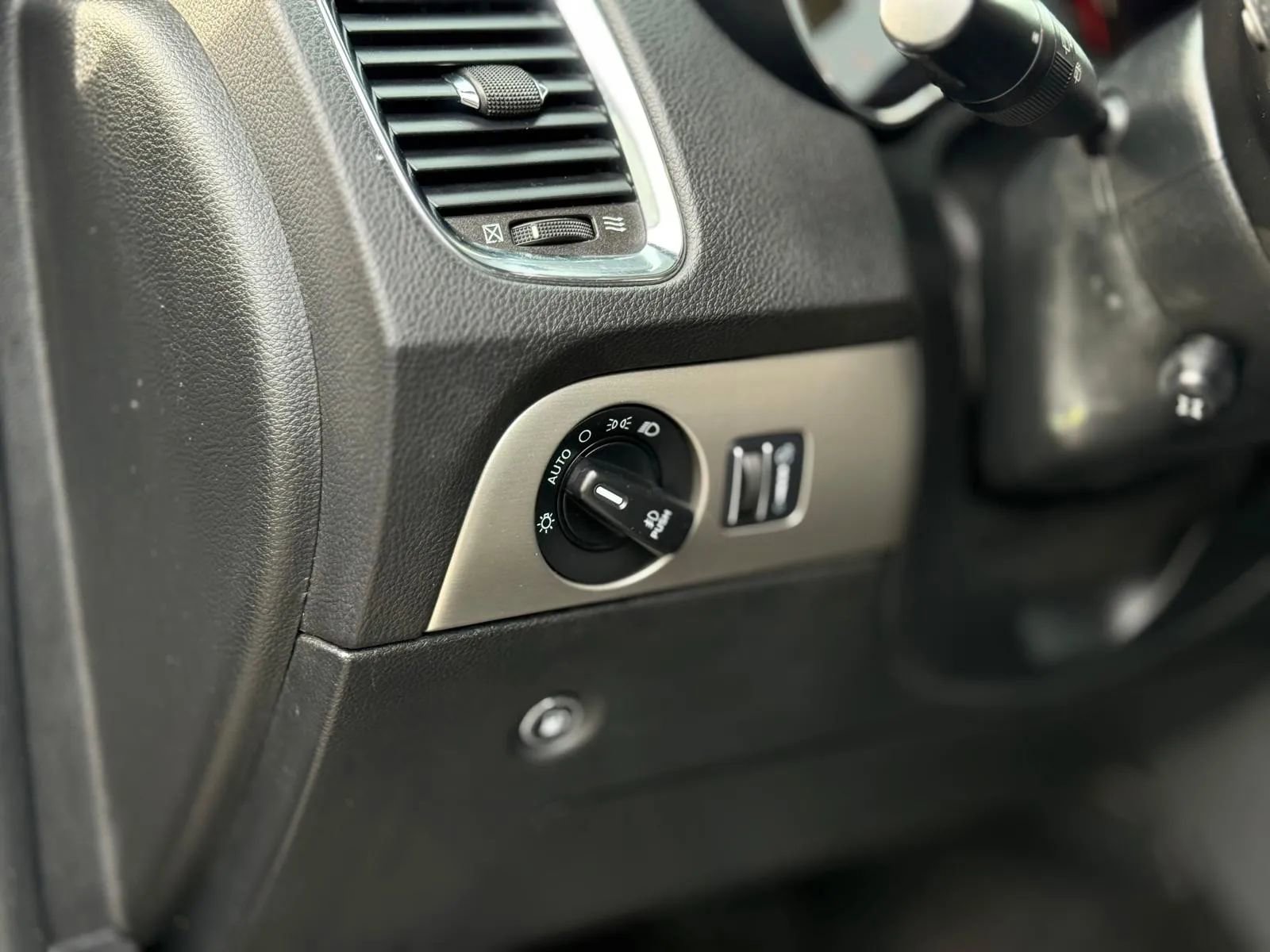 Used 2015 Dodge Durango R/T w/ Technology Group AWD/4WD image 21