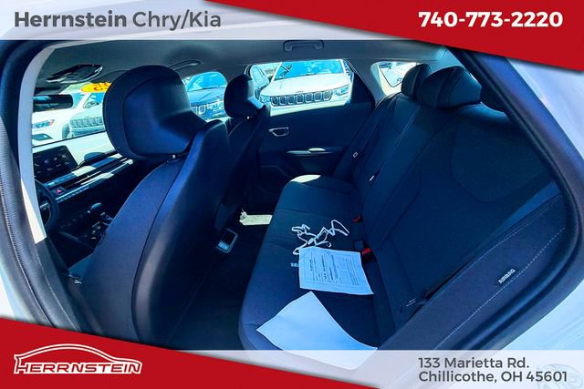 Used 2025 Kia K4 FWD image 12