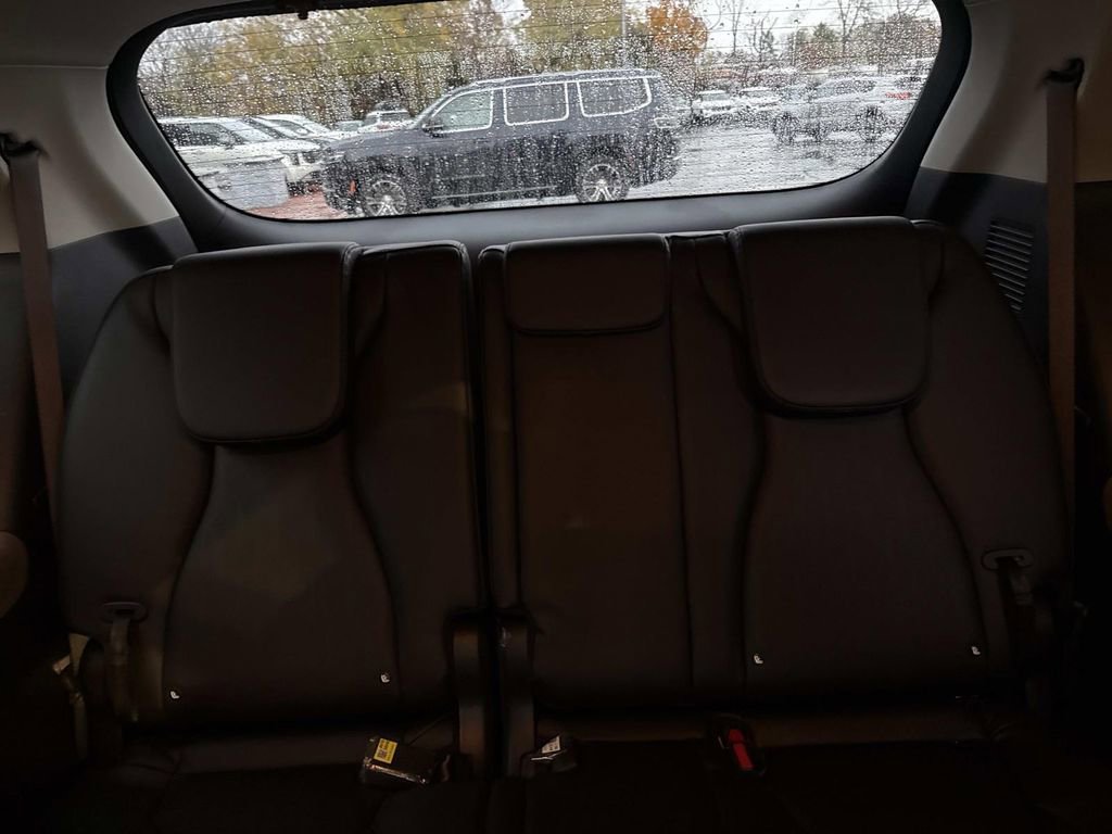 Used 2025 Kia Carnival image 15