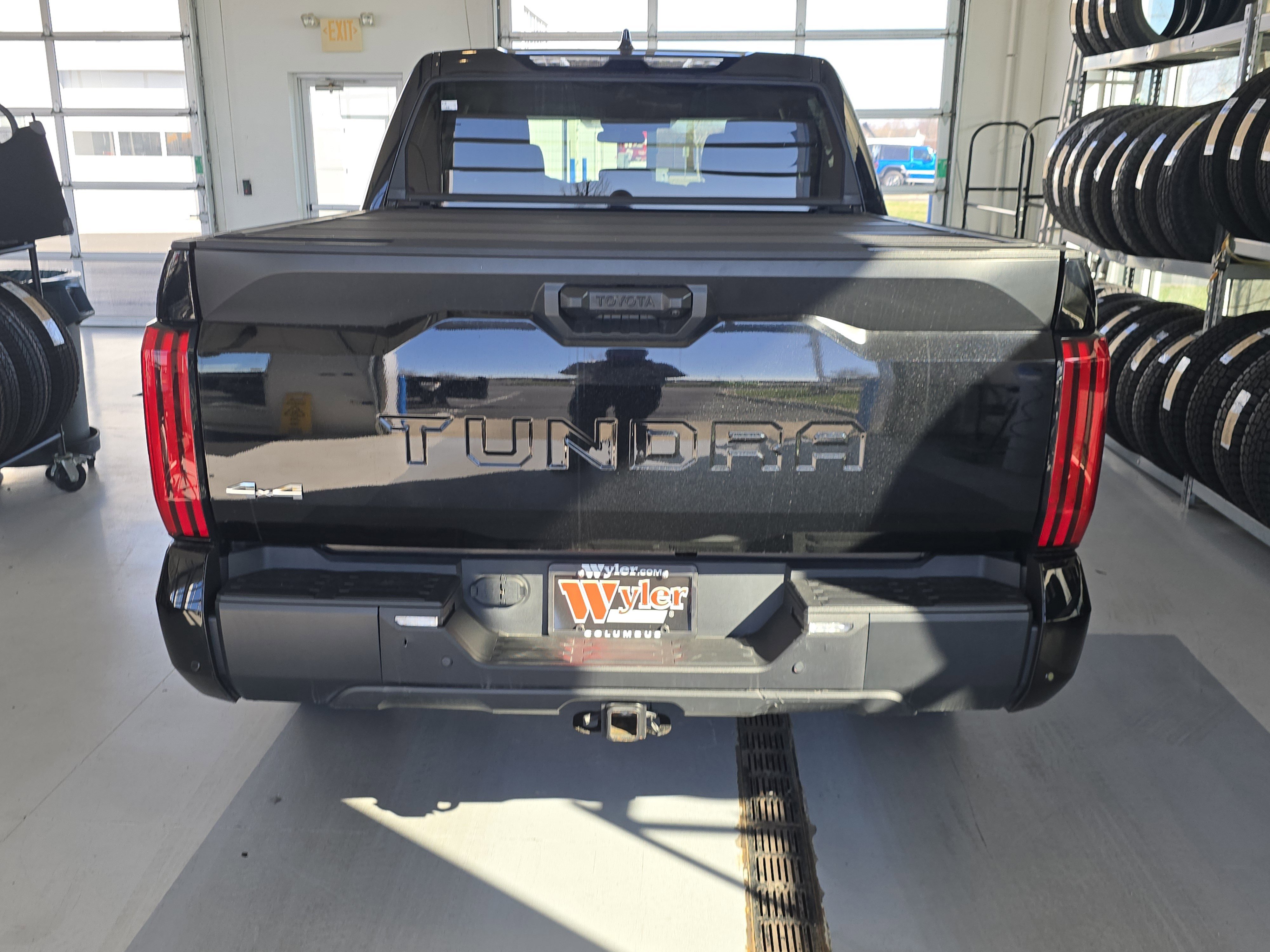 Used 2022 Toyota Tundra SR5 w/ SR5 Convenience Package image 5