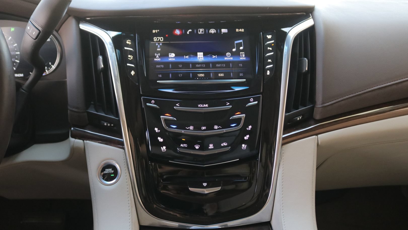 Used 2016 Cadillac Escalade Luxury AWD/4WD image 25