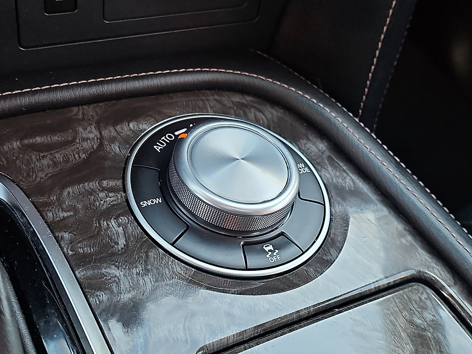 Certified 2022 Nissan Armada Platinum w/ Captain's Chairs Package image 30