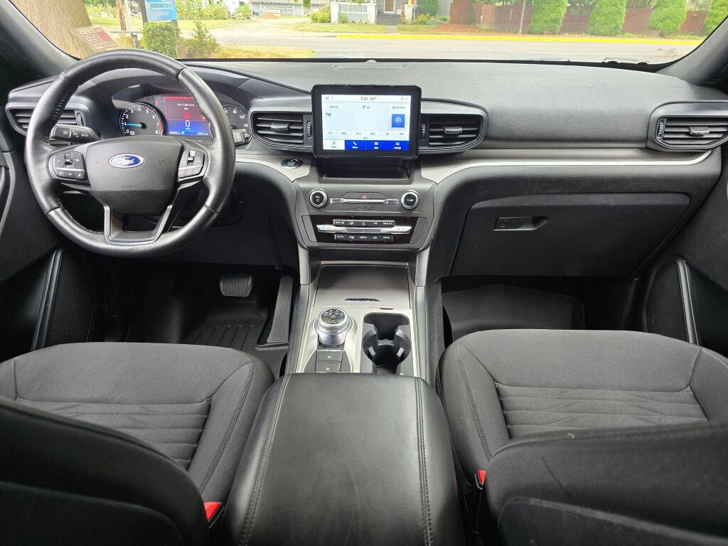 Used 2020 Ford Explorer XLT w/ Class III Trailer Tow Package image 18