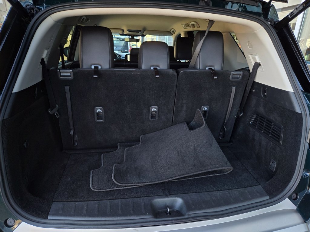 Used 2025 Nissan Pathfinder SL AWD/4WD image 35