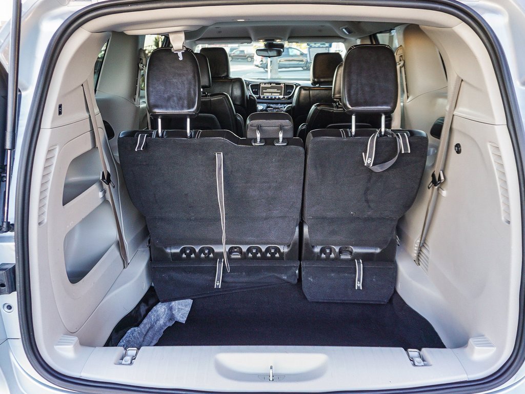 Used 2024 Chrysler Pacifica Touring-L image 25