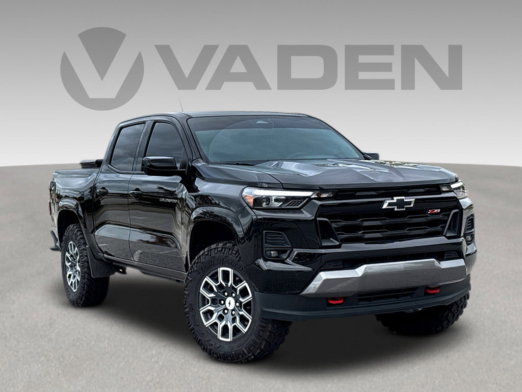 Used 2024 Chevrolet Colorado Z71 w/ Z71 Convenience Package 2