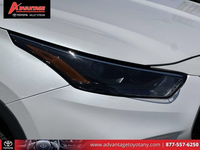 Used 2023 Toyota Highlander LE AWD/4WD image 12