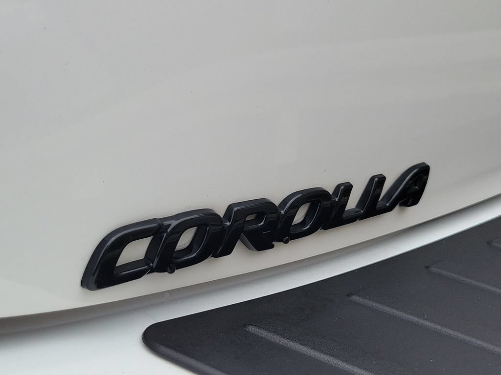 Used 2025 Toyota Corolla SE w/ SE Package FWD image 8
