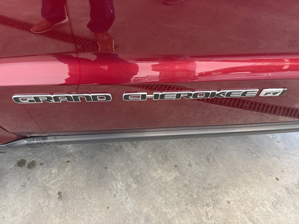 Used 2022 Jeep Grand Cherokee Limited image 36