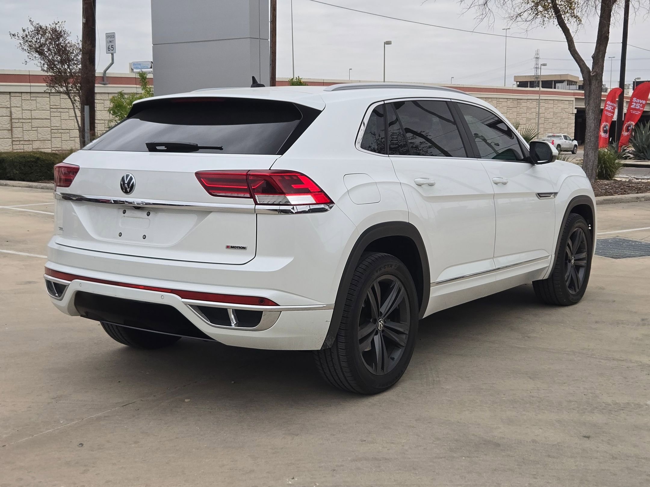 Used 2022 Volkswagen Atlas Cross Sport SEL R-Line w/ Cross Sport MDO Package image 3
