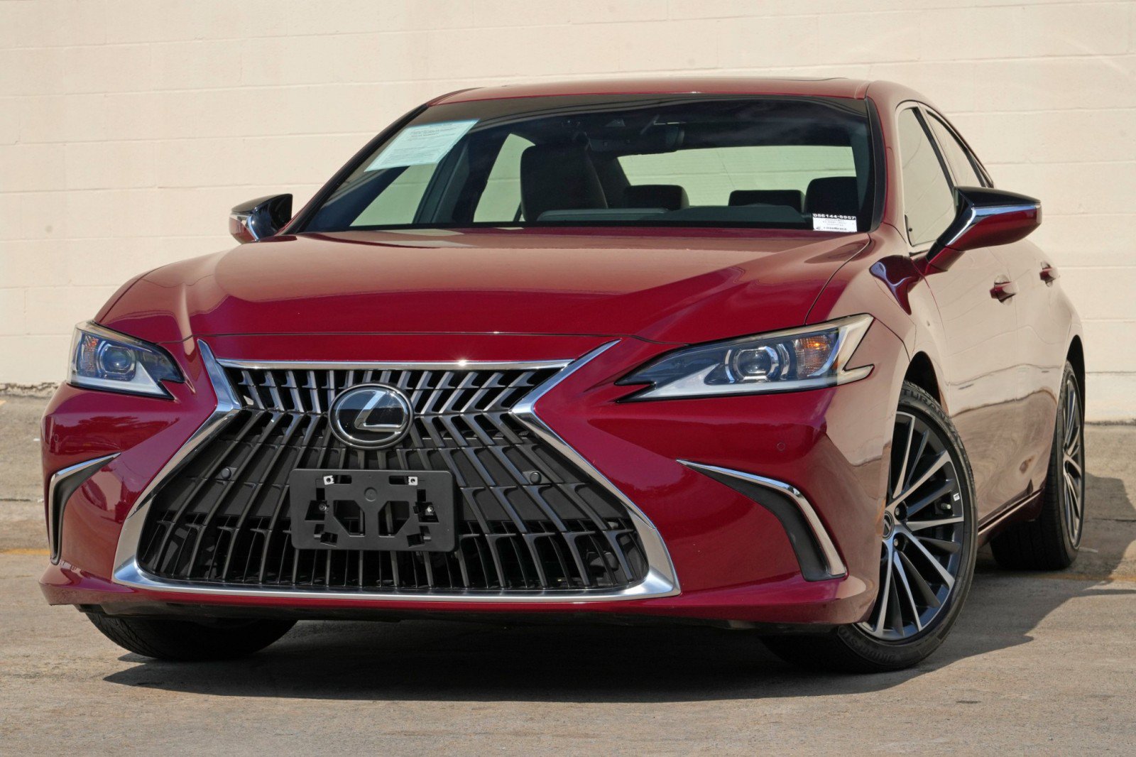 Used 2025 Lexus ES 300h w/ Premium Package FWD image 3
